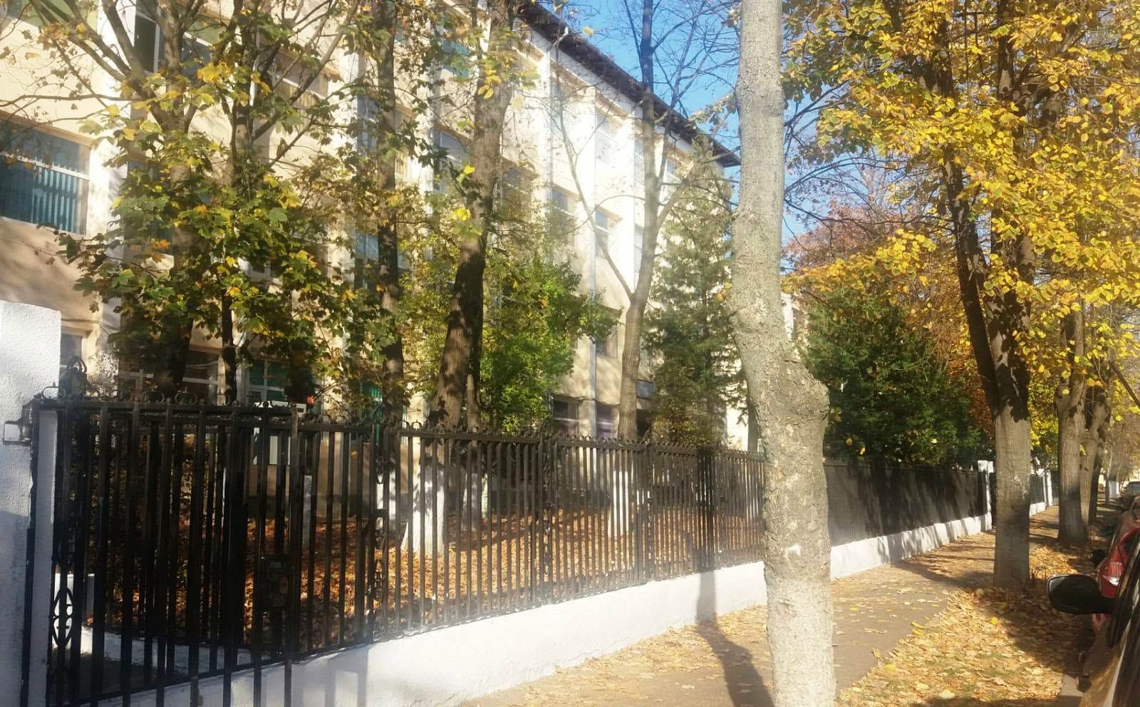 46 de ani de excelență în educație
